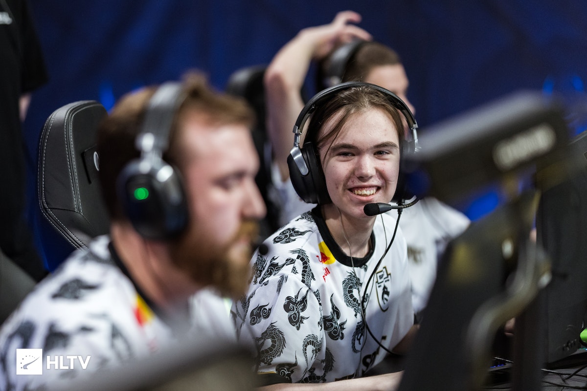 4次助攻 4次助攻